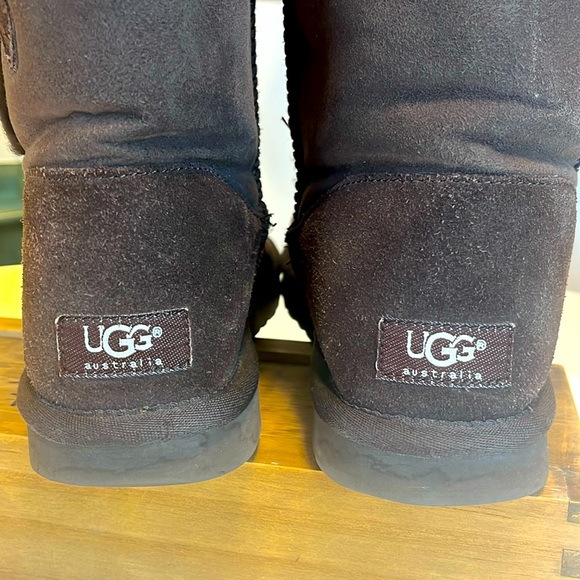 UGG Boots: S-9 - Picture 3 of 12